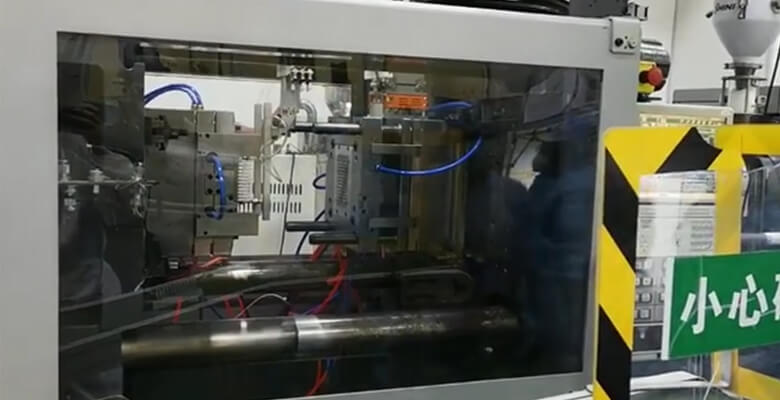 Injection Molding Fast Production (Video)